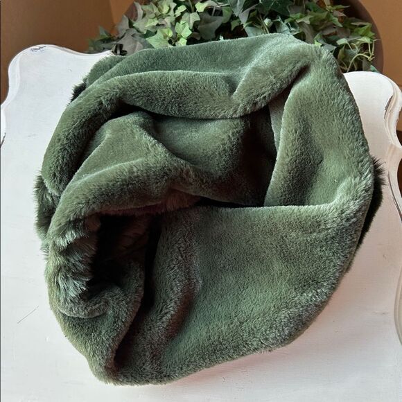 Steve Madden Dark Green Faux Fur Accent Infinity Scarf OS - Picture 6 of 7